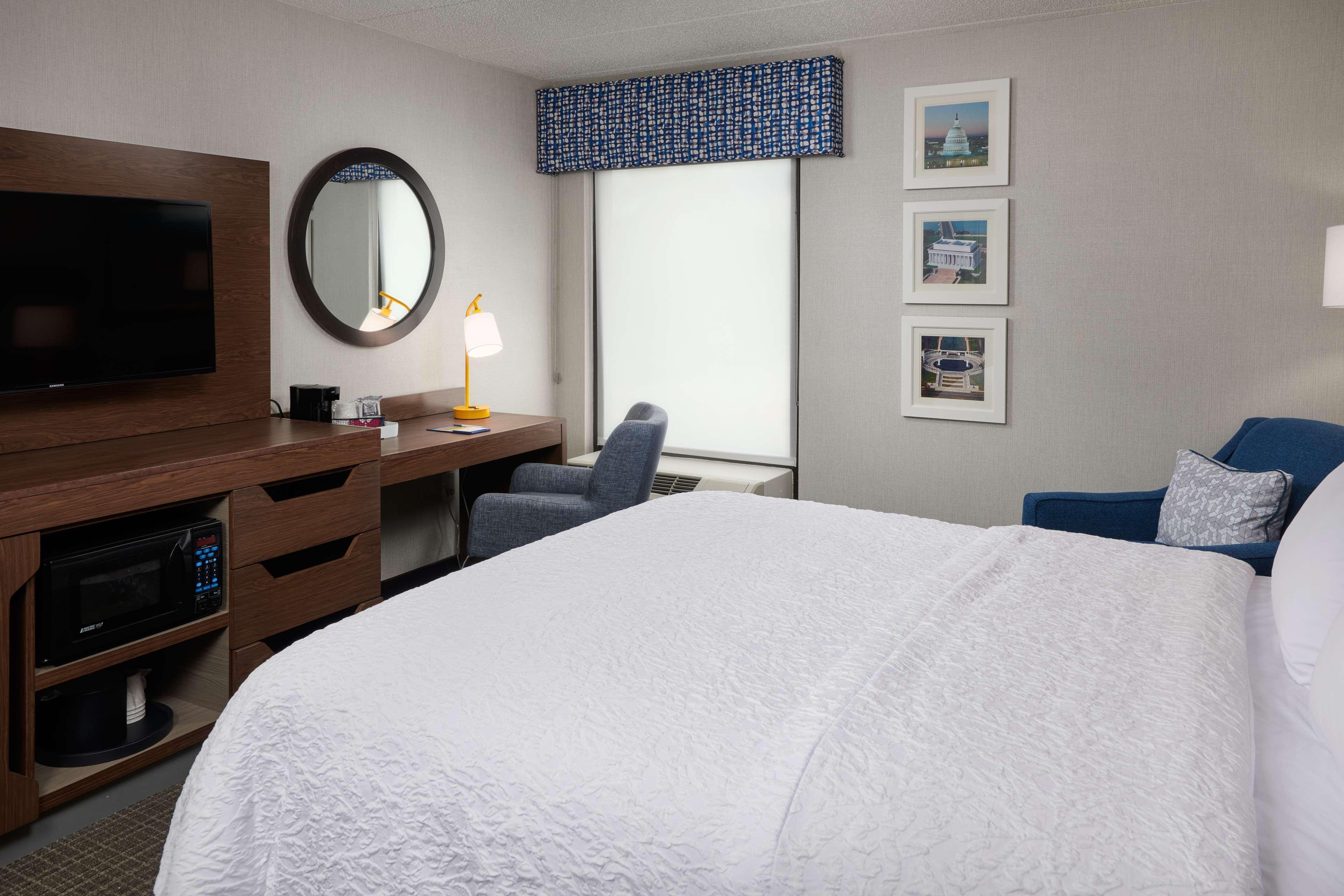 Hampton Inn Fairfax City Exterior photo