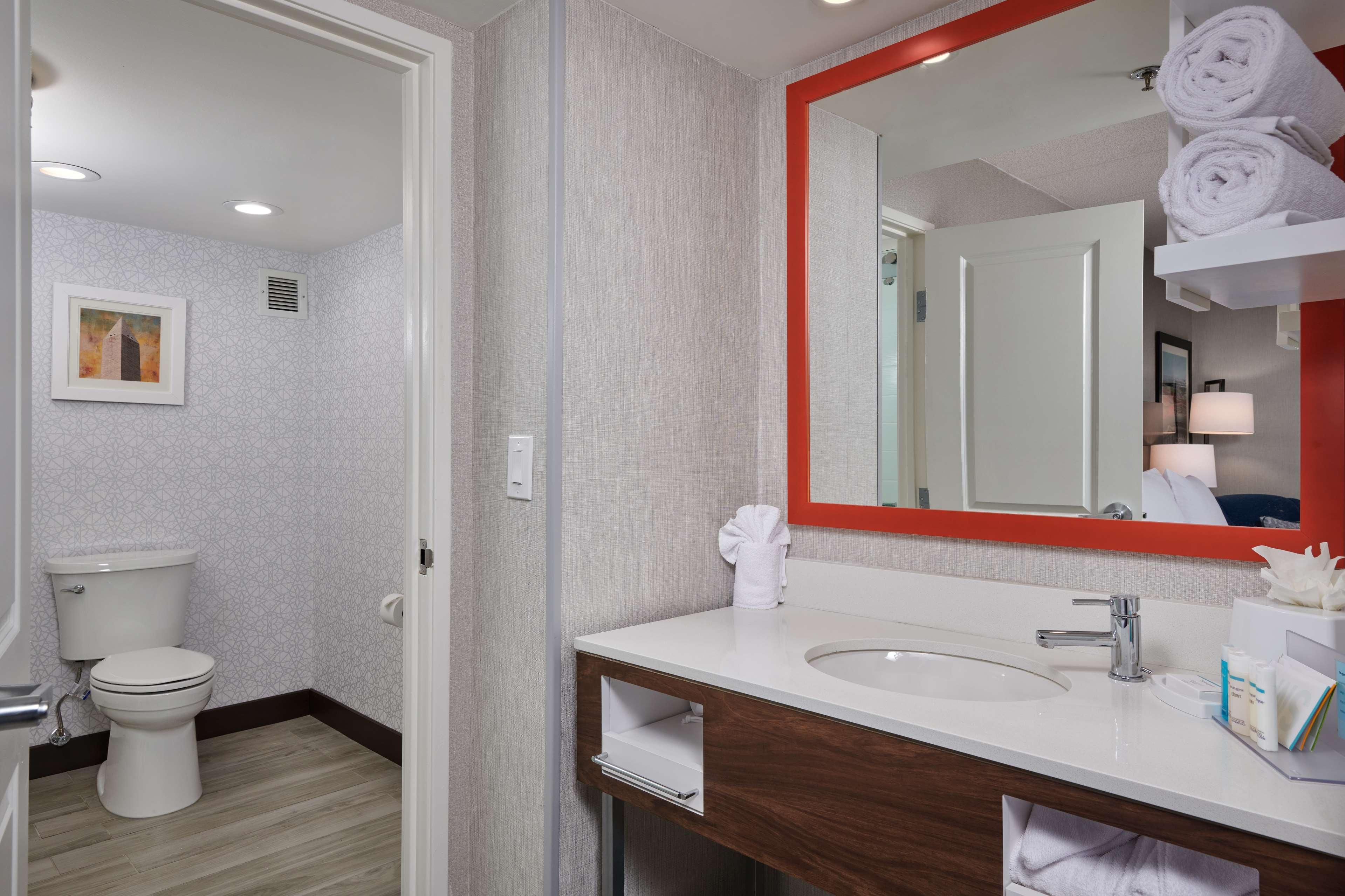 Hampton Inn Fairfax City Exterior photo