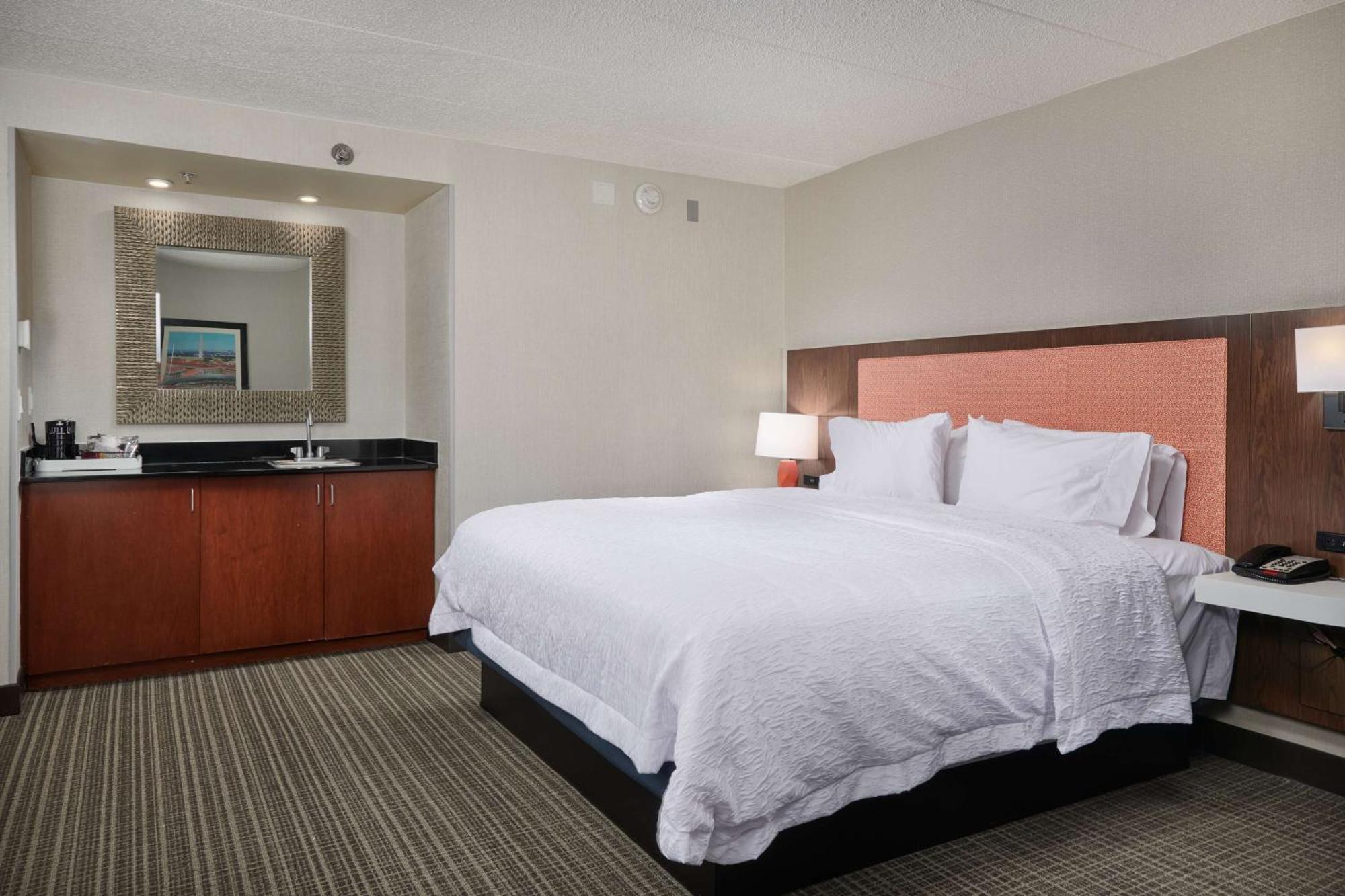 Hampton Inn Fairfax City Exterior photo