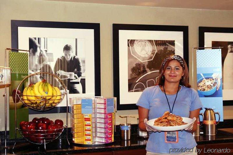Hampton Inn Fairfax City Restaurant photo
