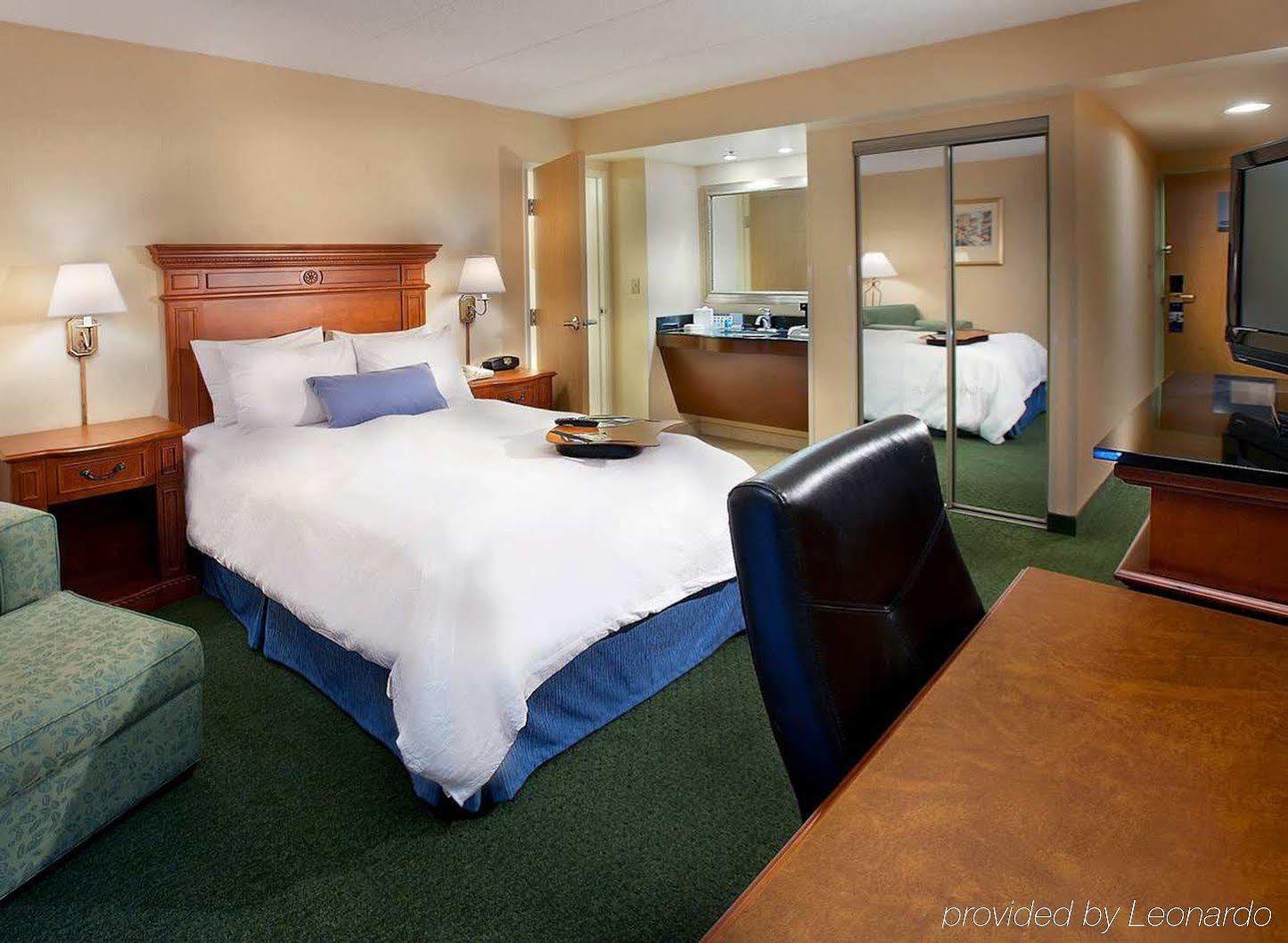 Hampton Inn Fairfax City Room photo